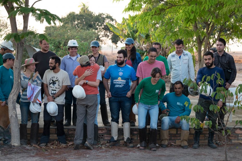 IPAM and Woodwell gathering for a gorup photo at Tanguro Ranch.