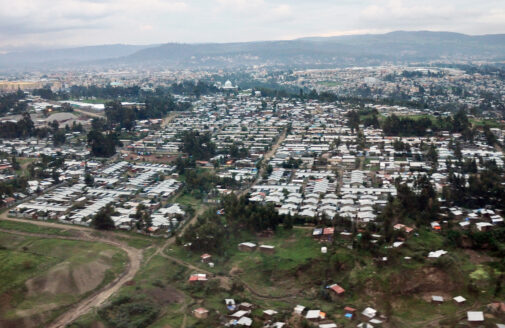 Approach into Addis Ababa in the late afternoon / photo by Hansueli Krapf (CC BY-SA 3.0)