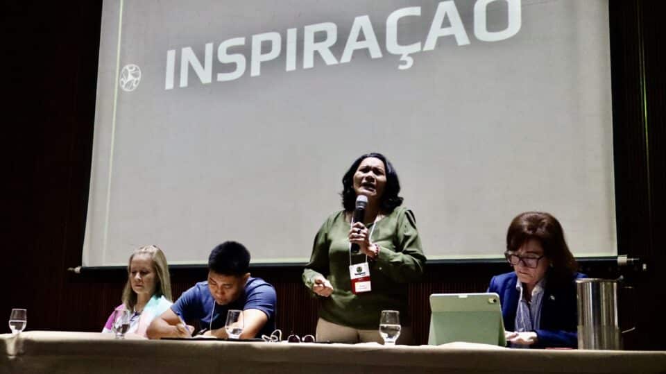 Ângela Conceição, president of FETAGRI, speaks on a panel at the event