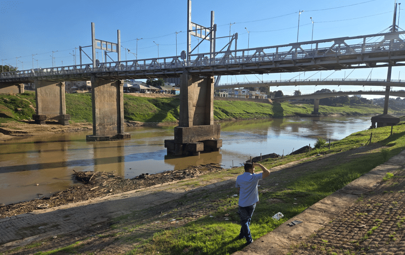 low water levels reveal the bottoms of bridge supports in the Acre river